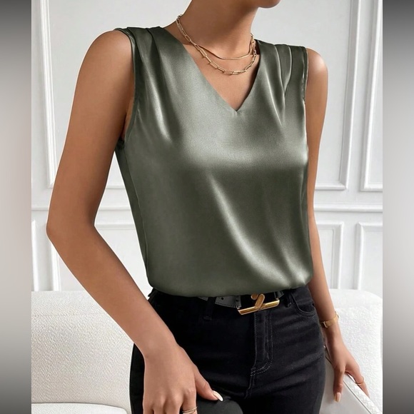 Luxe V neck sleeveless blouse - Picture 9 of 16